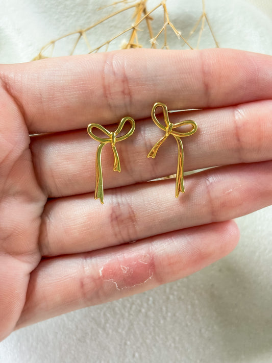 Dainty Bow Stud | 18k Gold