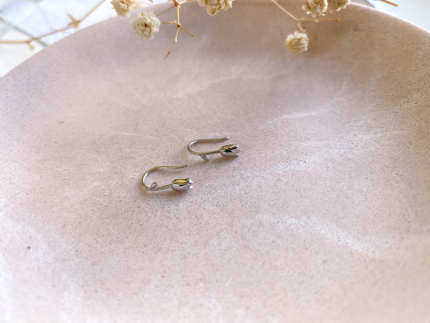 Dainty Tulip Hooks