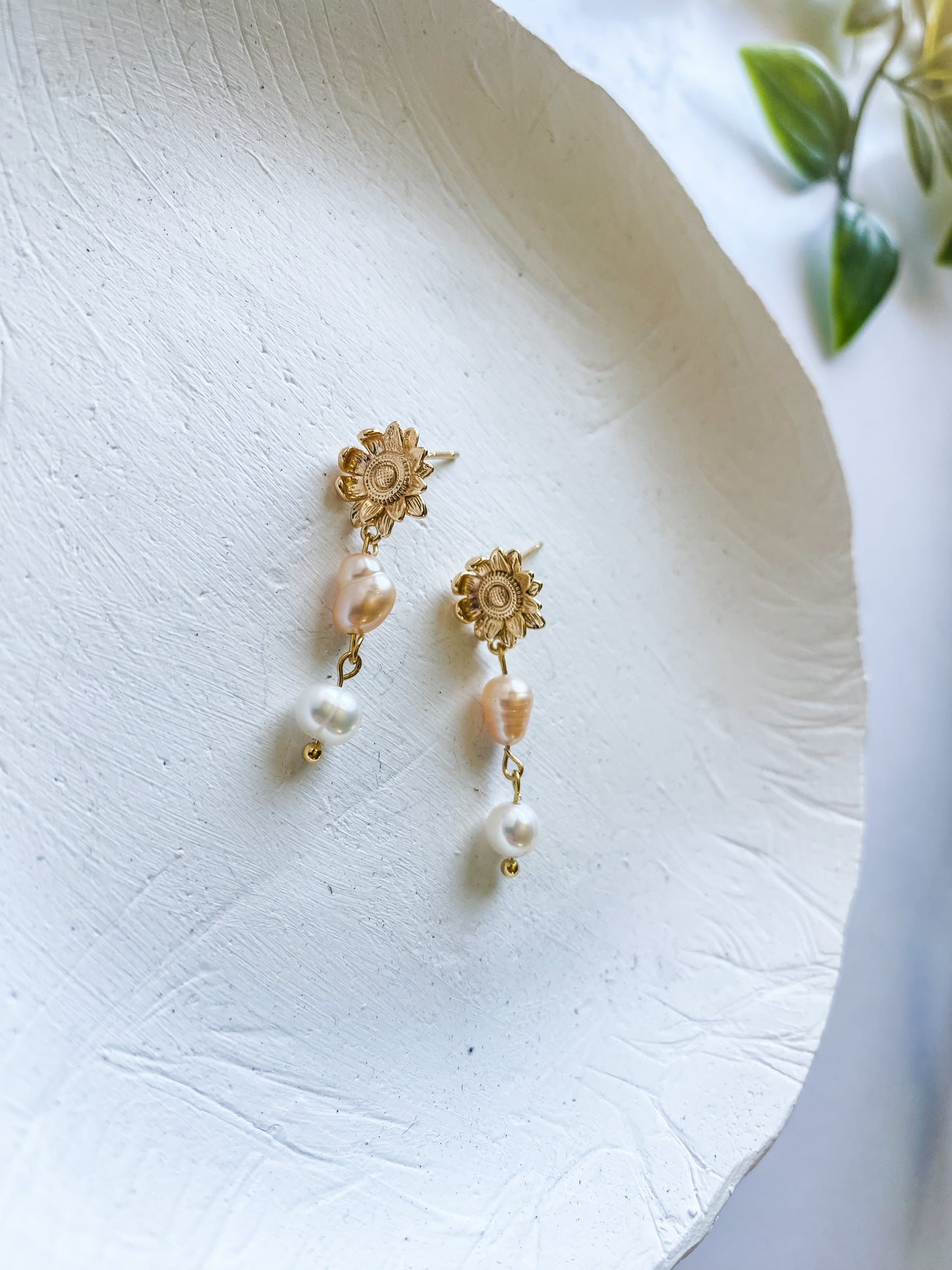 Daisy Dangles with Freshwater Pearls