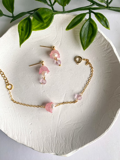 Blush Tulip Beaded Bracelet with Freshwater Pearl